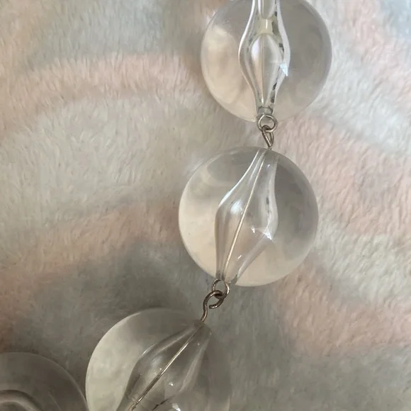 Clear beaded necklace. - Picture 2 of 6